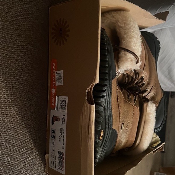 UGGS Adirondack Boot II - Picture 12 of 15